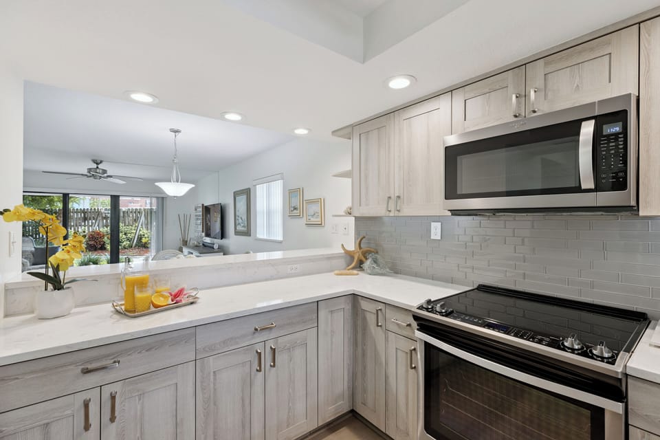 Sleek & modern kitchen design