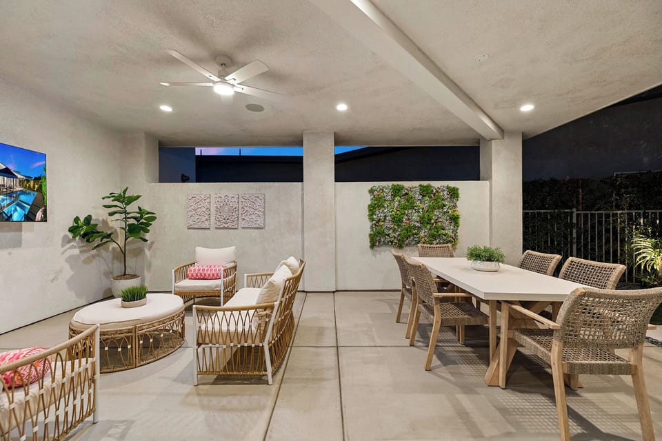 Outdoor dining