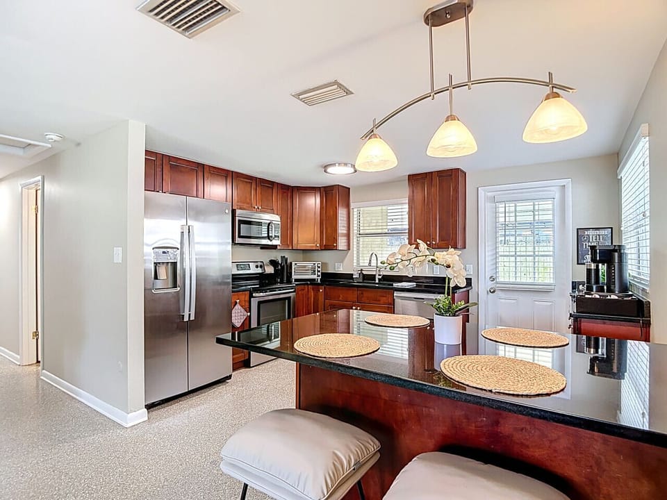 Fully Stocked Kitchen w/ Eat in Island