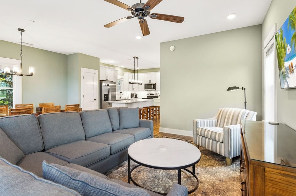 Living Room – Bright and spacious living area, perfect for relaxing after a day at the beach.