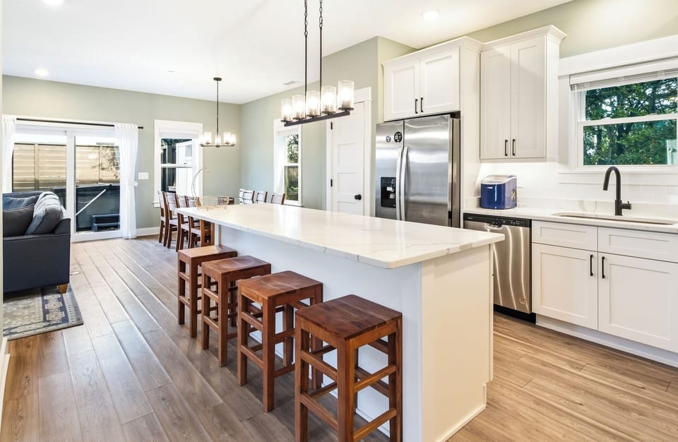 Kitchen – Fully equipped kitchen with everything you need for family meals.