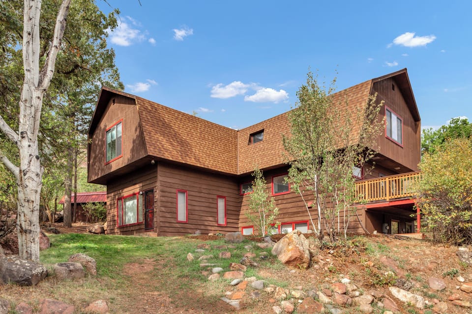 Your home away from home in a vibrant mountain town!