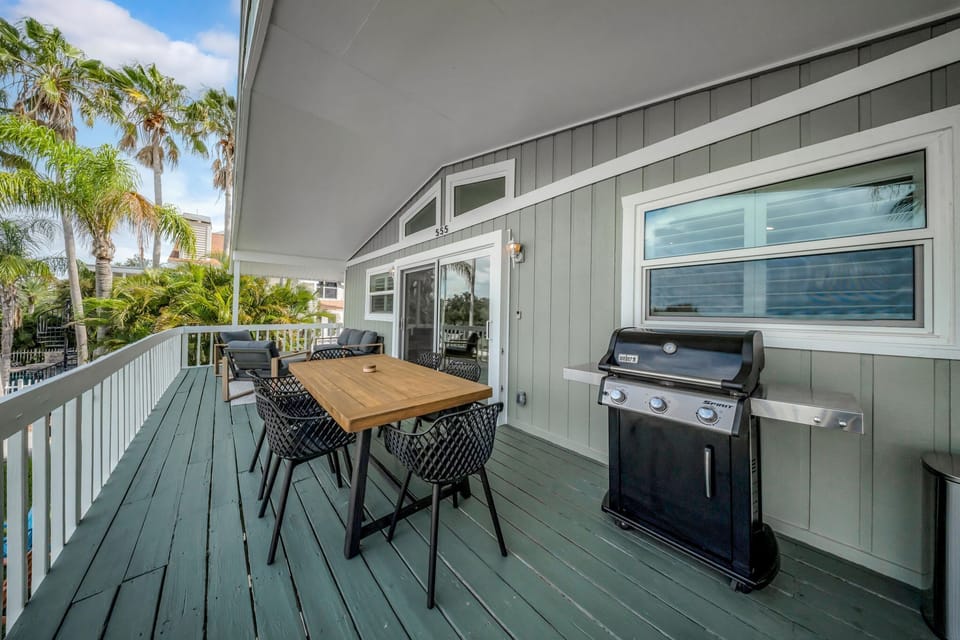 Sun, play, grill & relax. Adventure playground, mud kitchen, water table—fun for kids, chill for adults