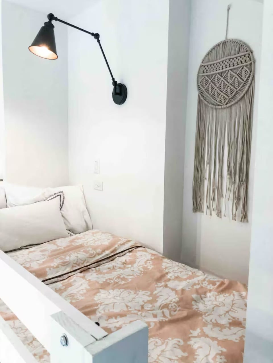 Loft/bunk twin bed