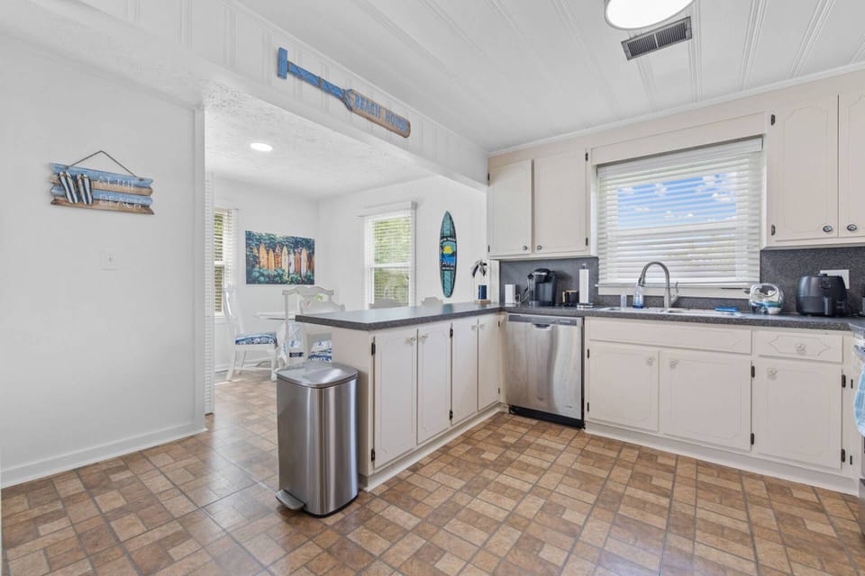 Updated Kitchen with full size appliances