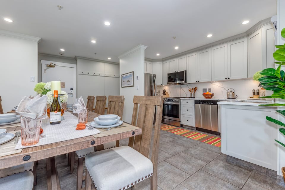 Kitchen/Dining Area