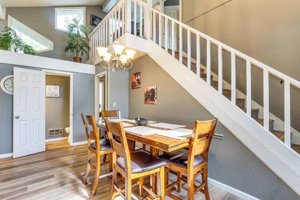 Dining Area | Main Level