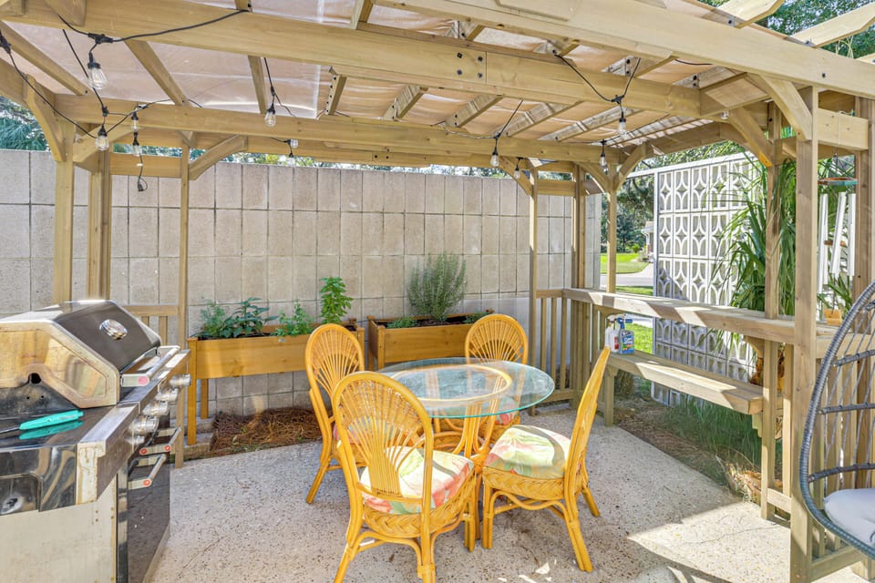 Tallahassee Vacation Rental | 4BR | 3BA | 1,800 Sq Ft | 1 Step Required