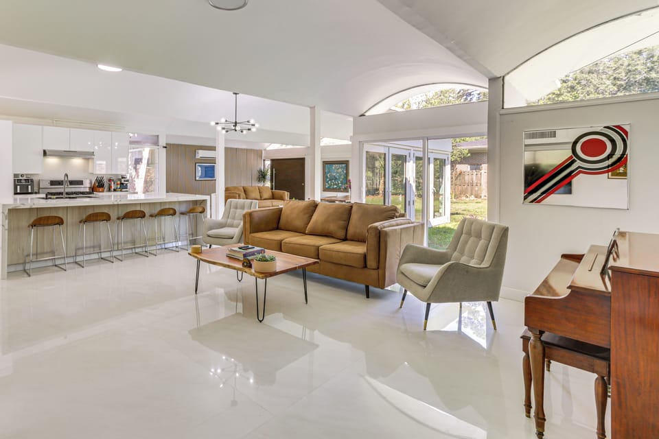 Living Room | Smart TV | Laptop-Friendly Workspace | Books/Board Games