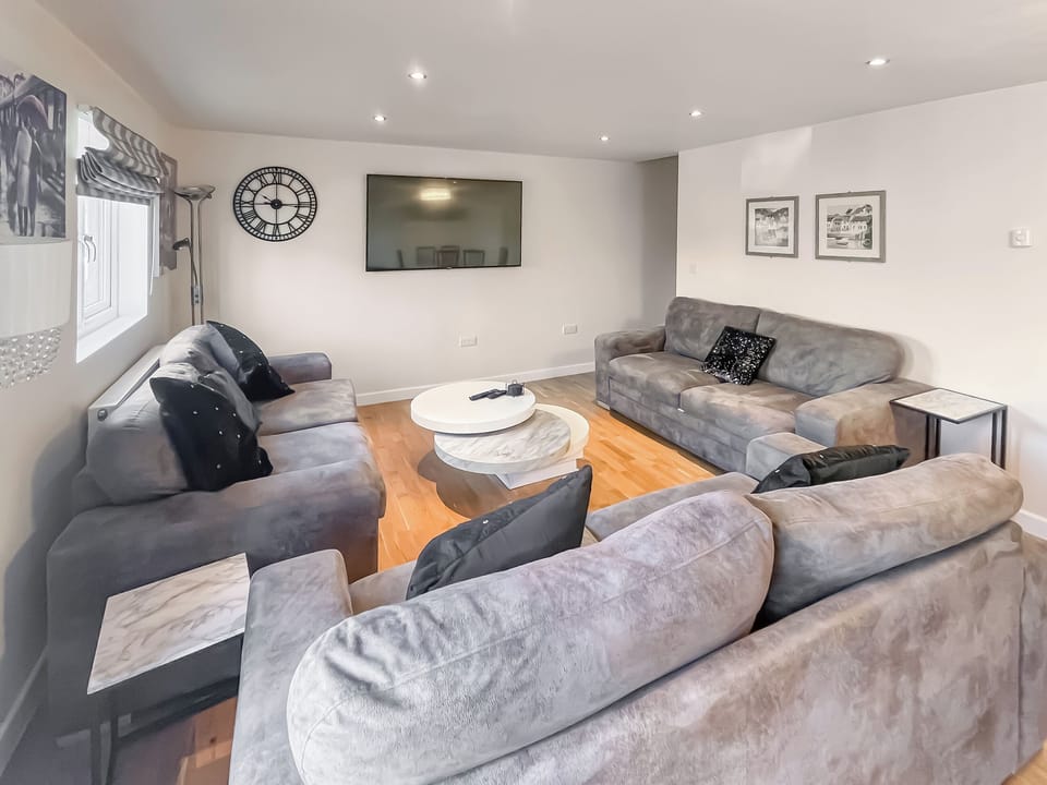 Open plan living space | James Ville Marina - Heather - James Villa Marina, Brigg