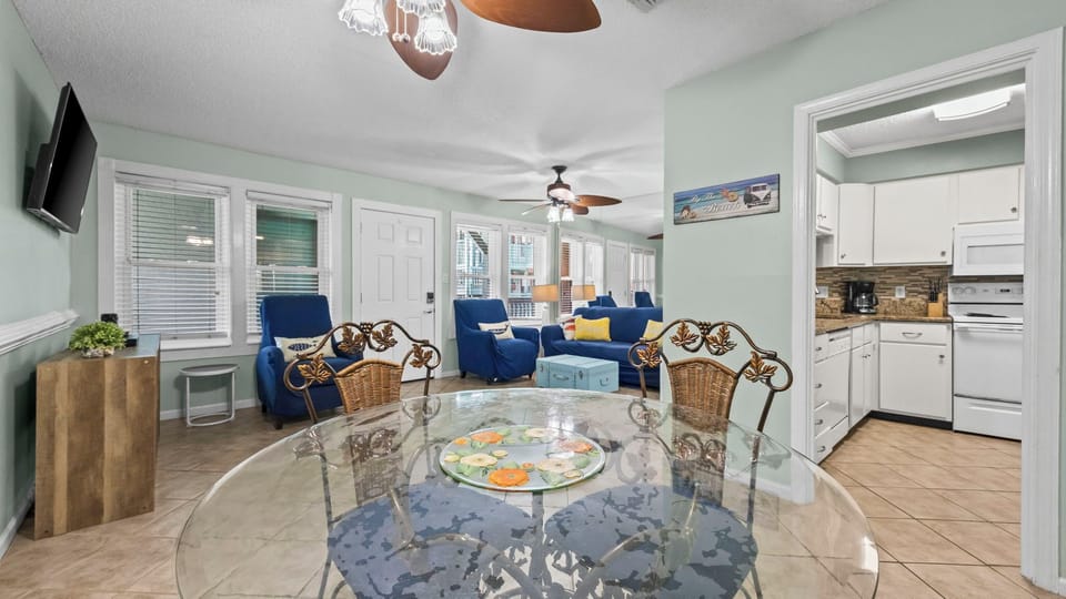 Sea Breeze 216 - Dining area