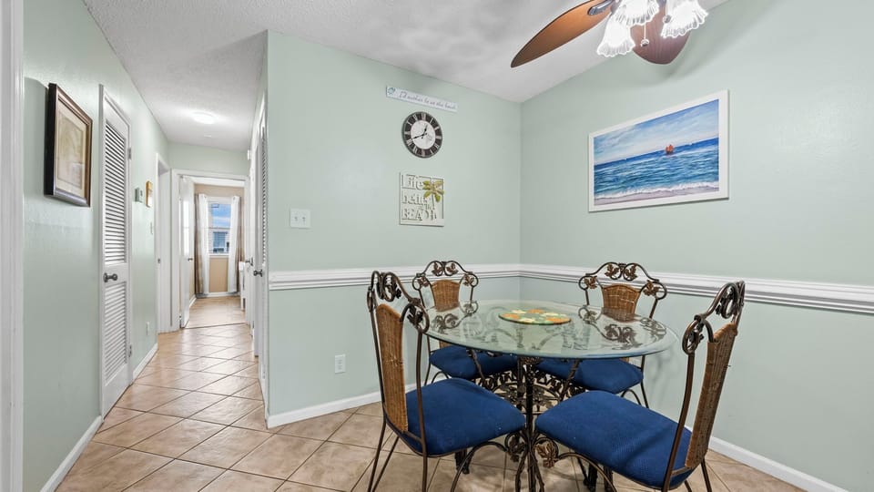 Sea Breeze 216 - Dining area