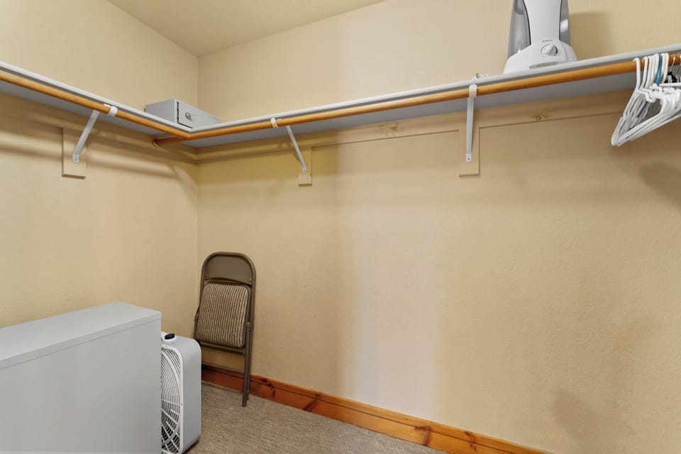 Your spacious walk-in closet offers ample hanging space with sturdy rods and shelving for all your vacation wardrobe.