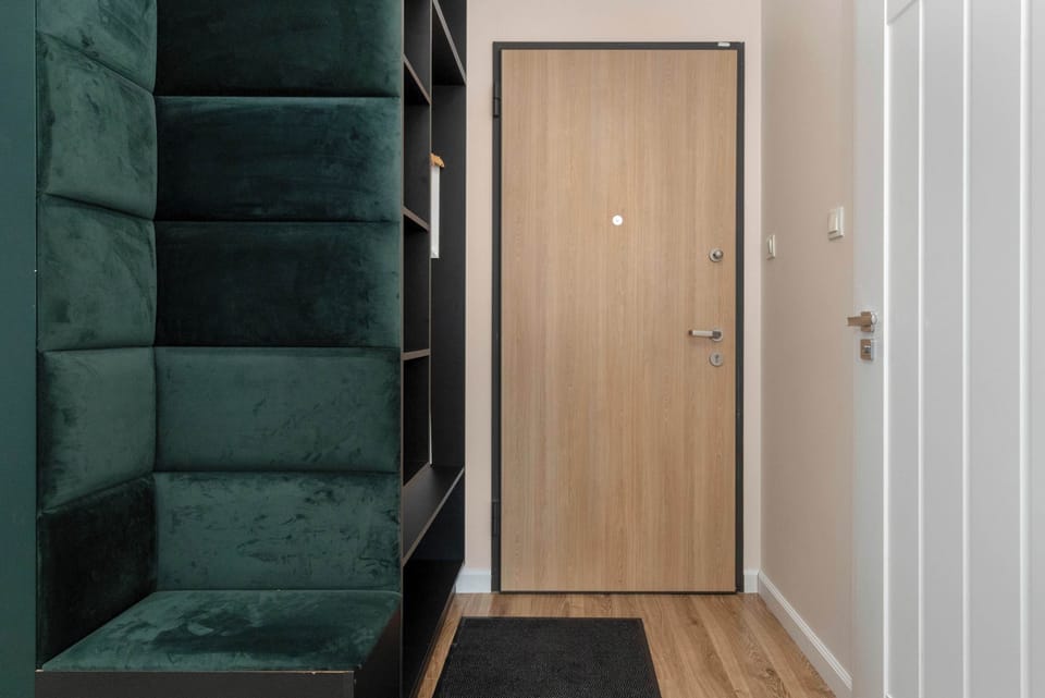 Elegant and modern one-bedroom apartment with functional equipment.