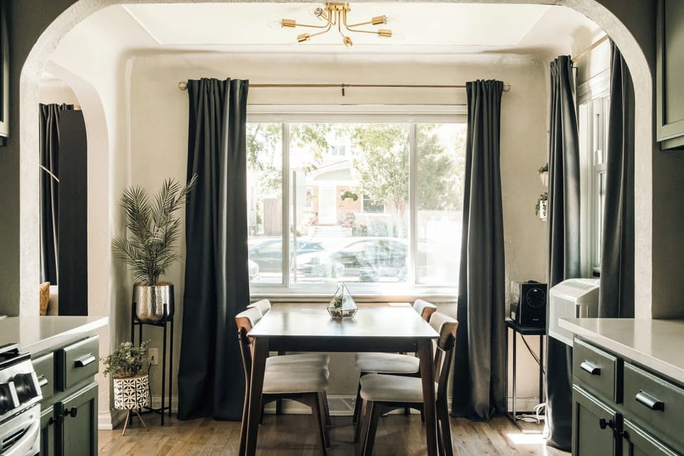 Dining area seats 4