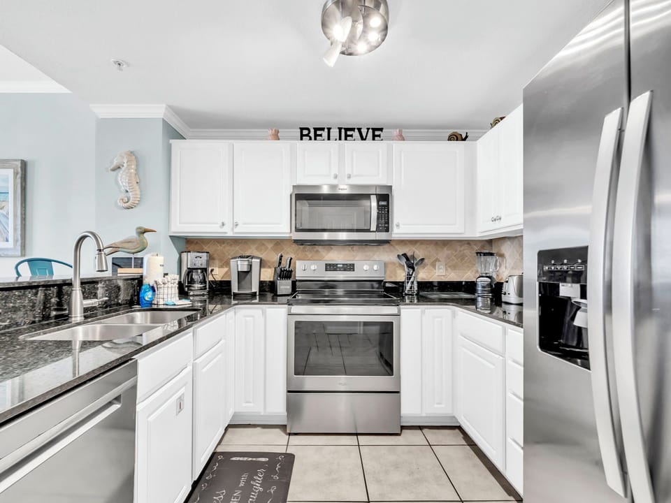 Full kitchen