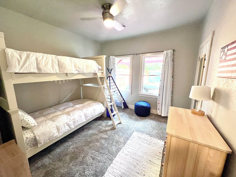 Bunk Room (Twins)