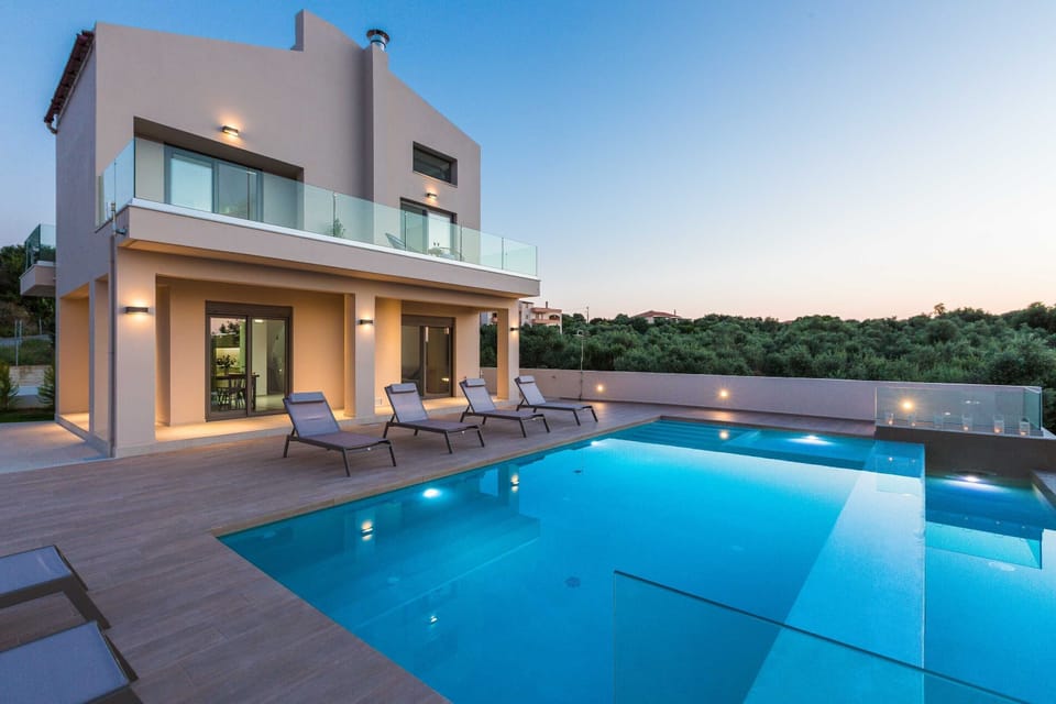 Ellie Villa Exterior