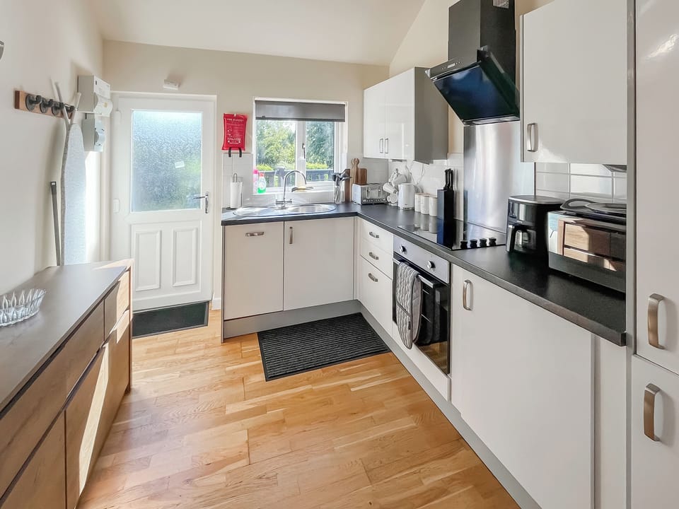 Kitchen | James Ville Marina - Lavender - James Villa Marina, Brigg