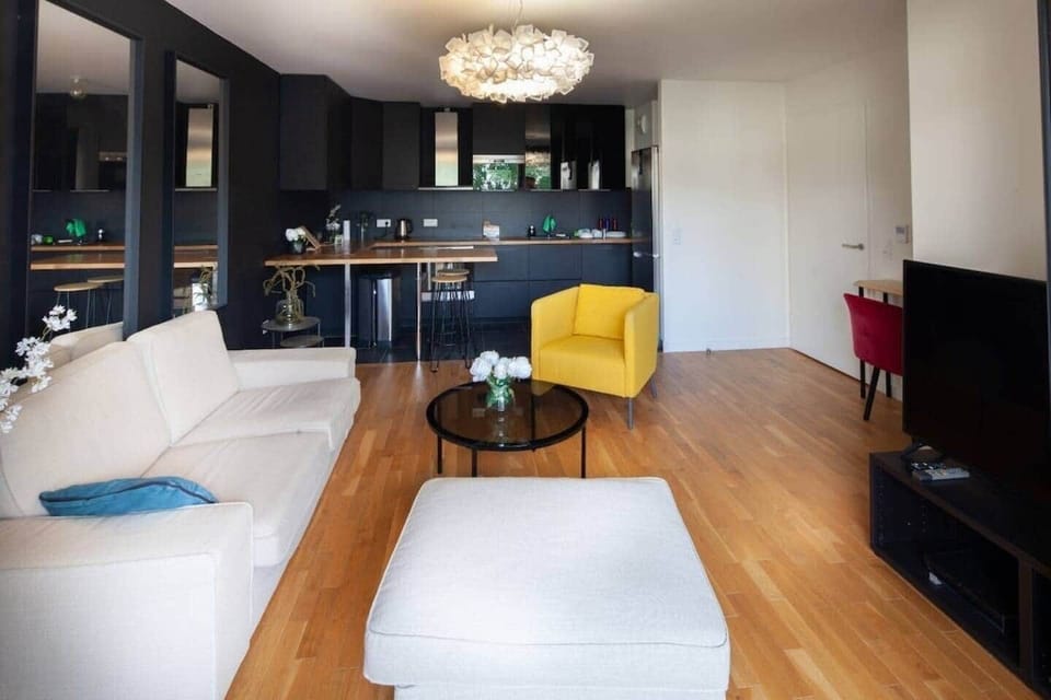 Living room image 6