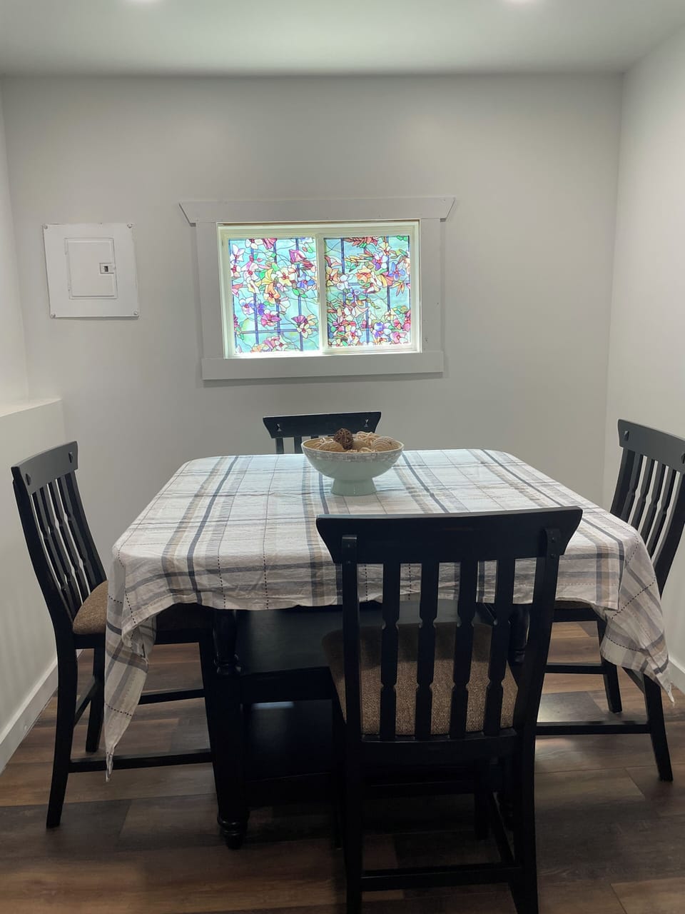 Dining area for 4 plus use the breakfast bar stools for added seating!