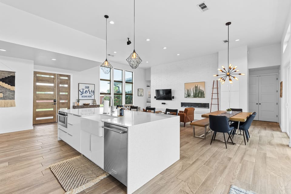 Spacious island with seating for guests