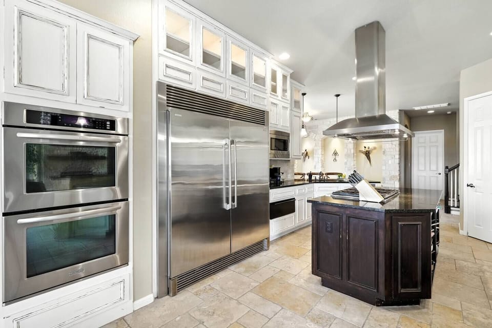 Chef's kitchen  - Huge refridgerator