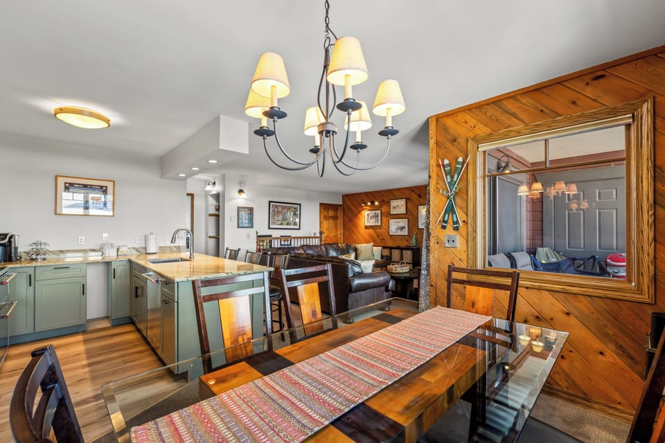 Dining Area & Kitchen