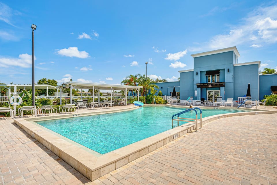 The Winds of St. Armands North | Community Pool Area