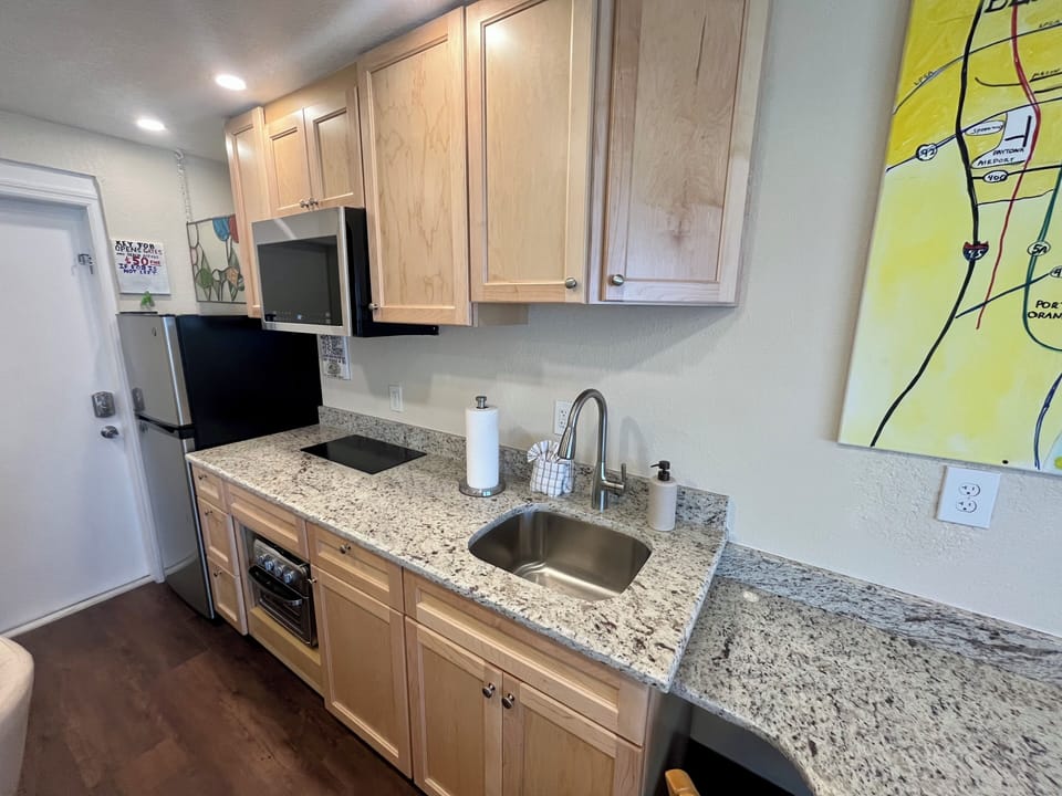 Oven Micro wave /Fridge all Dishs 
