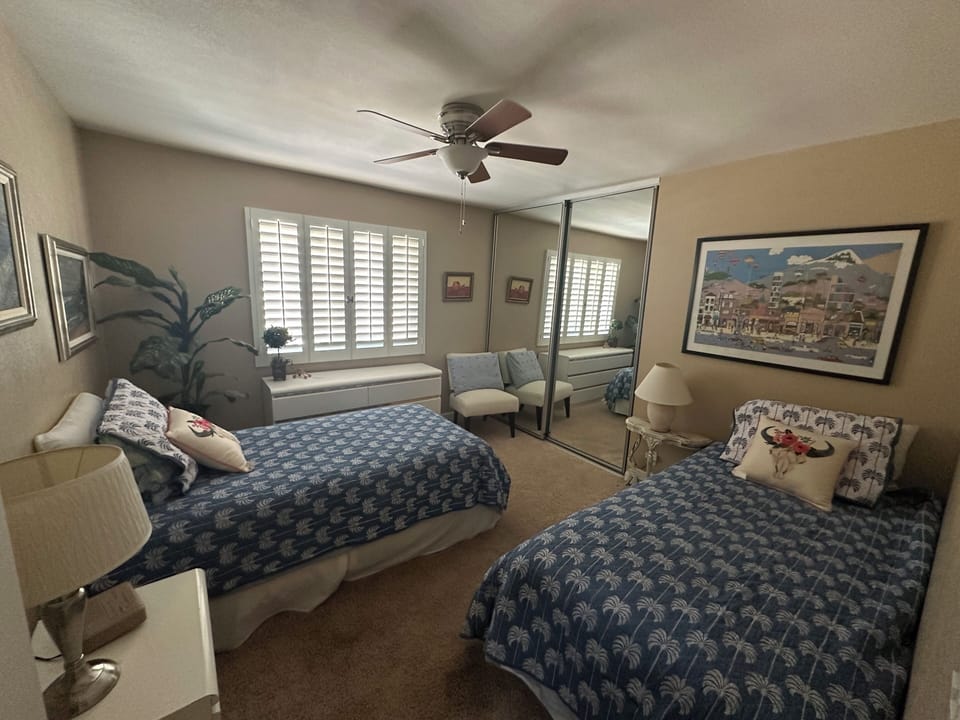 Twin bedroom