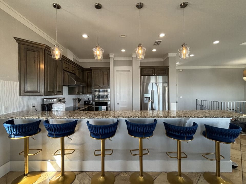 Large Breakfast Bar