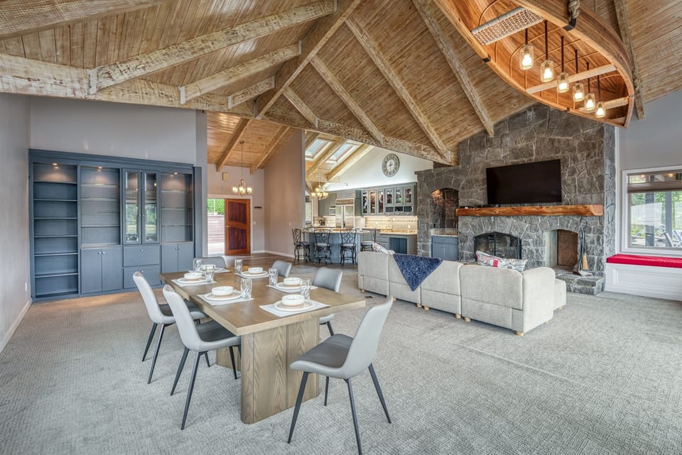 Great Room Looking to Kitchen