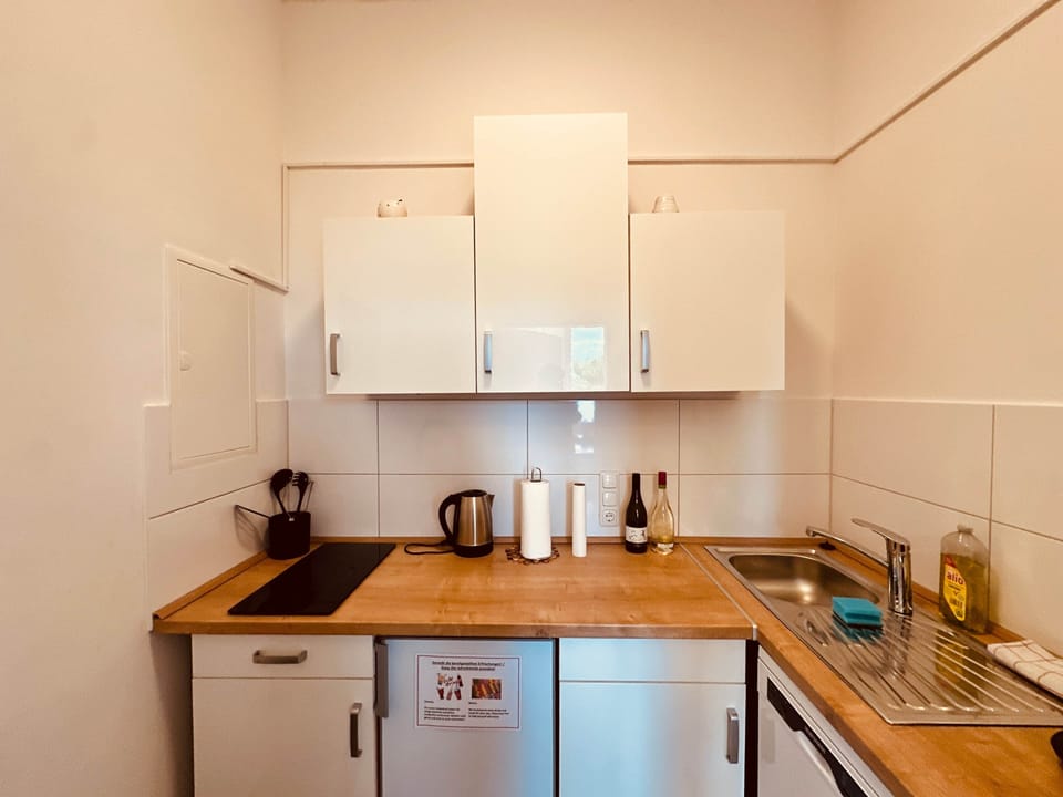 Compact, fully equipped kitchen for your stay