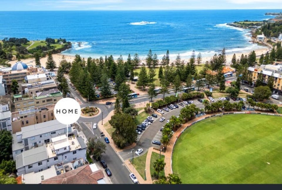 Prime positioned apartment. 100m walk to the Sand. 