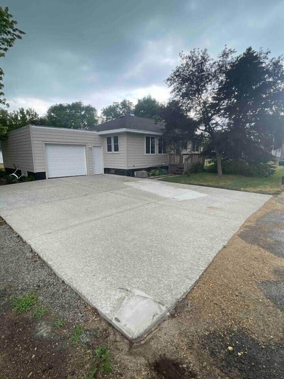 Big driveway for boat parking 