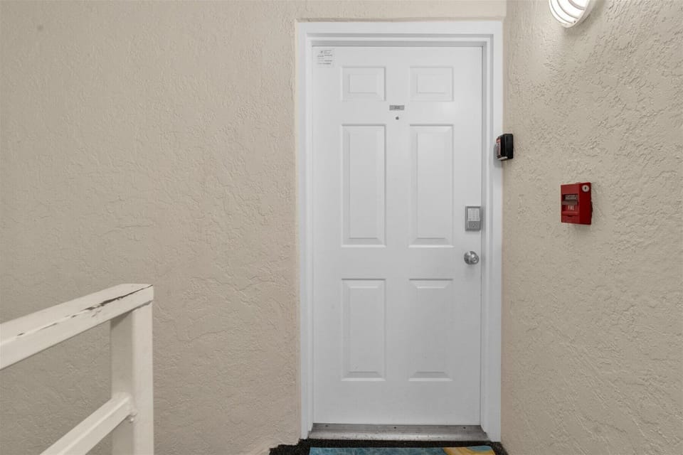 Entrance door - Must climb steps
