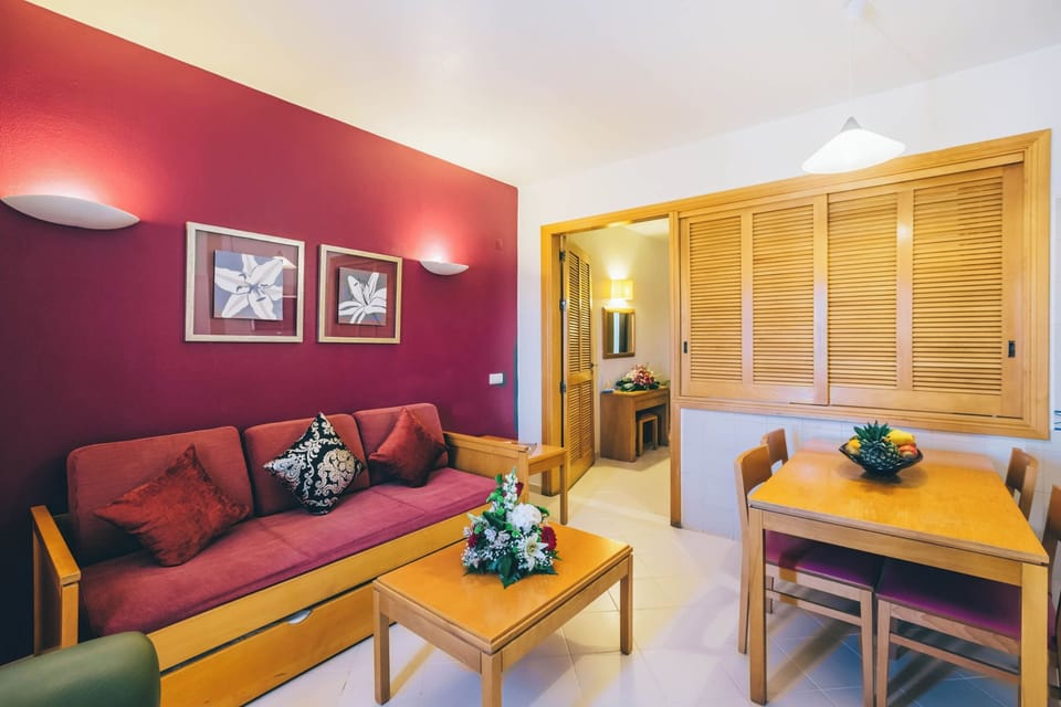Lounge comfortably, then gather for easy meals at the table.