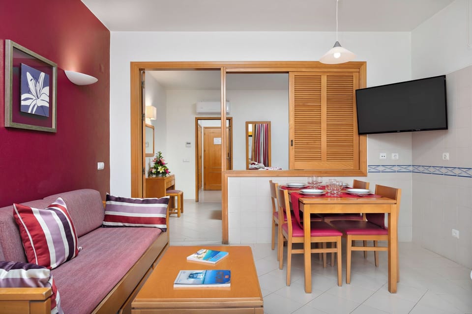 Settle in for quiet evenings with dining and lounging together.
