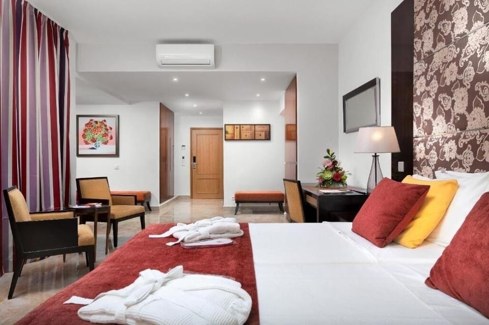 1 Double bed or Twin beds. Exact unit will be assigned upon arrival