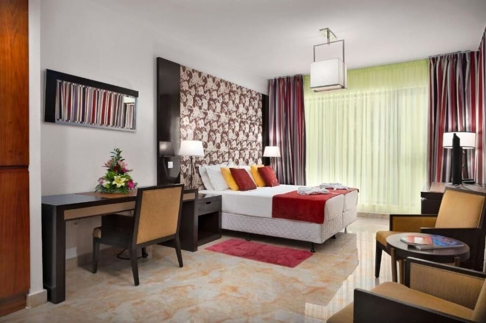 1 Double bed or Twin beds. Exact unit will be assigned upon arrival