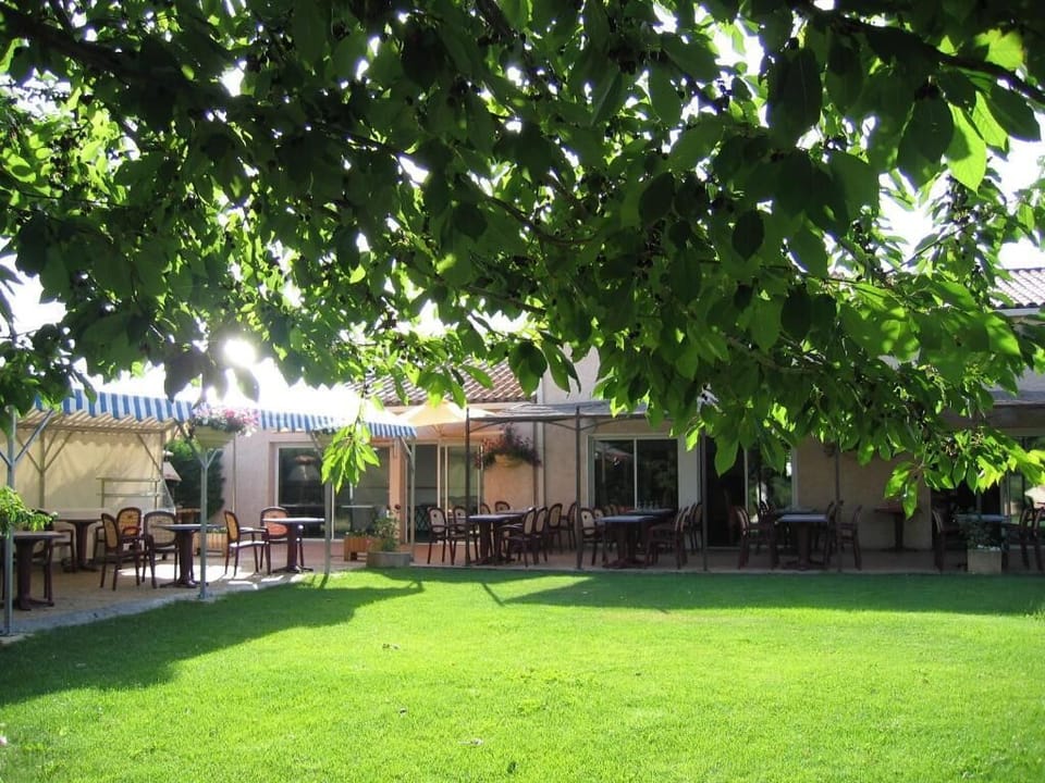 Alfresco dining