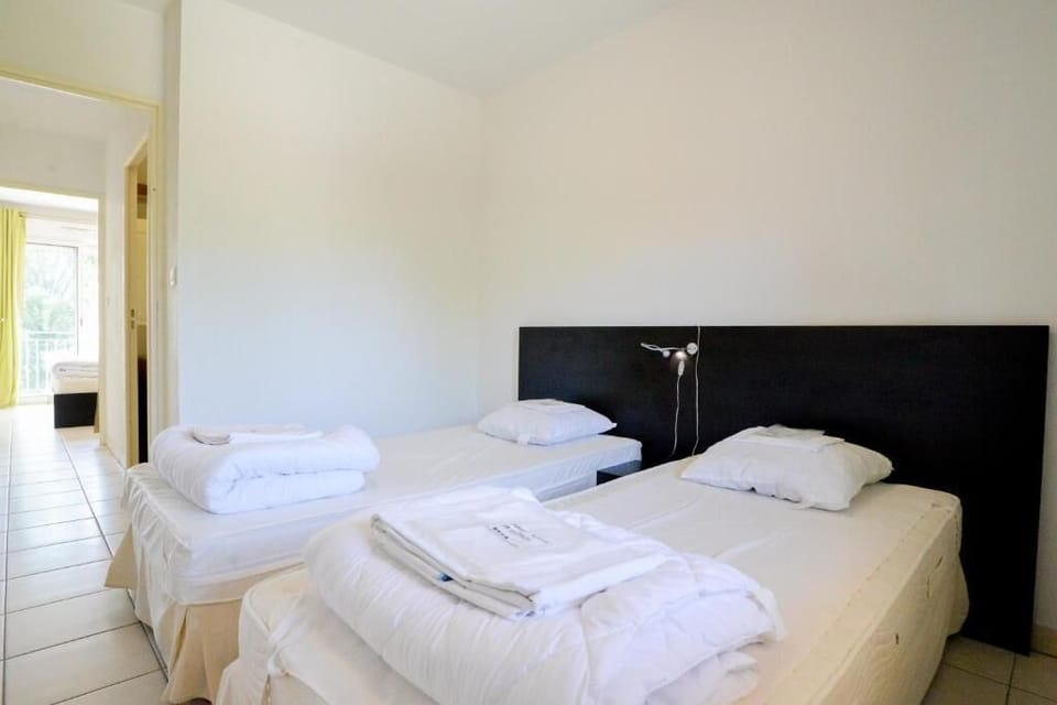 2 Single beds