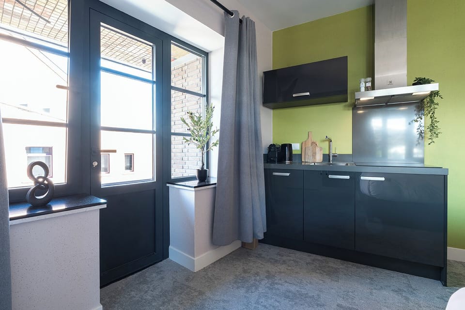 Cozy room with sleek kitchen, perfect for longer stays.