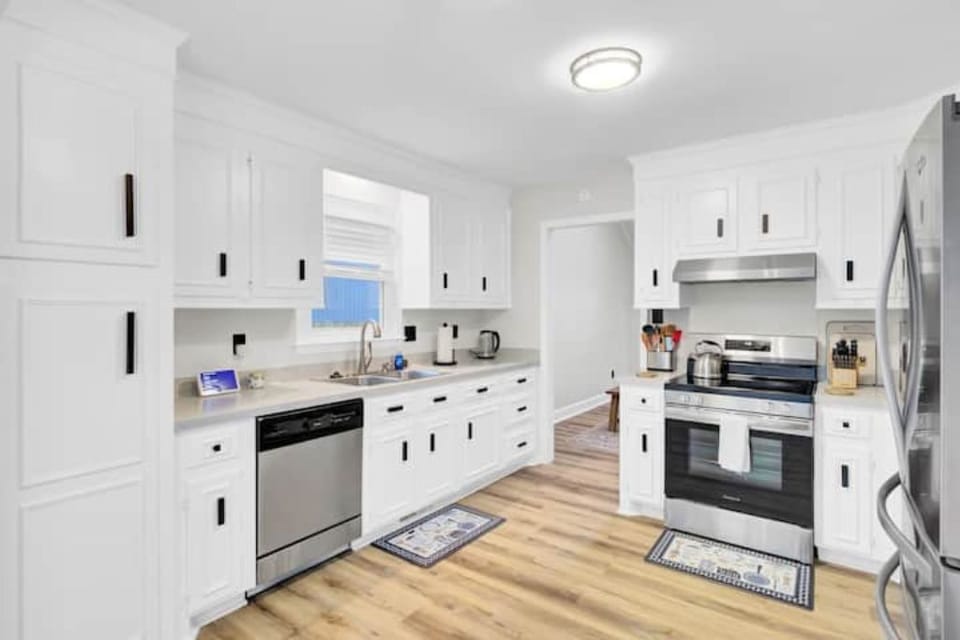 Cook with ease in a stocked kitchen—just bring your favorite ingredients.