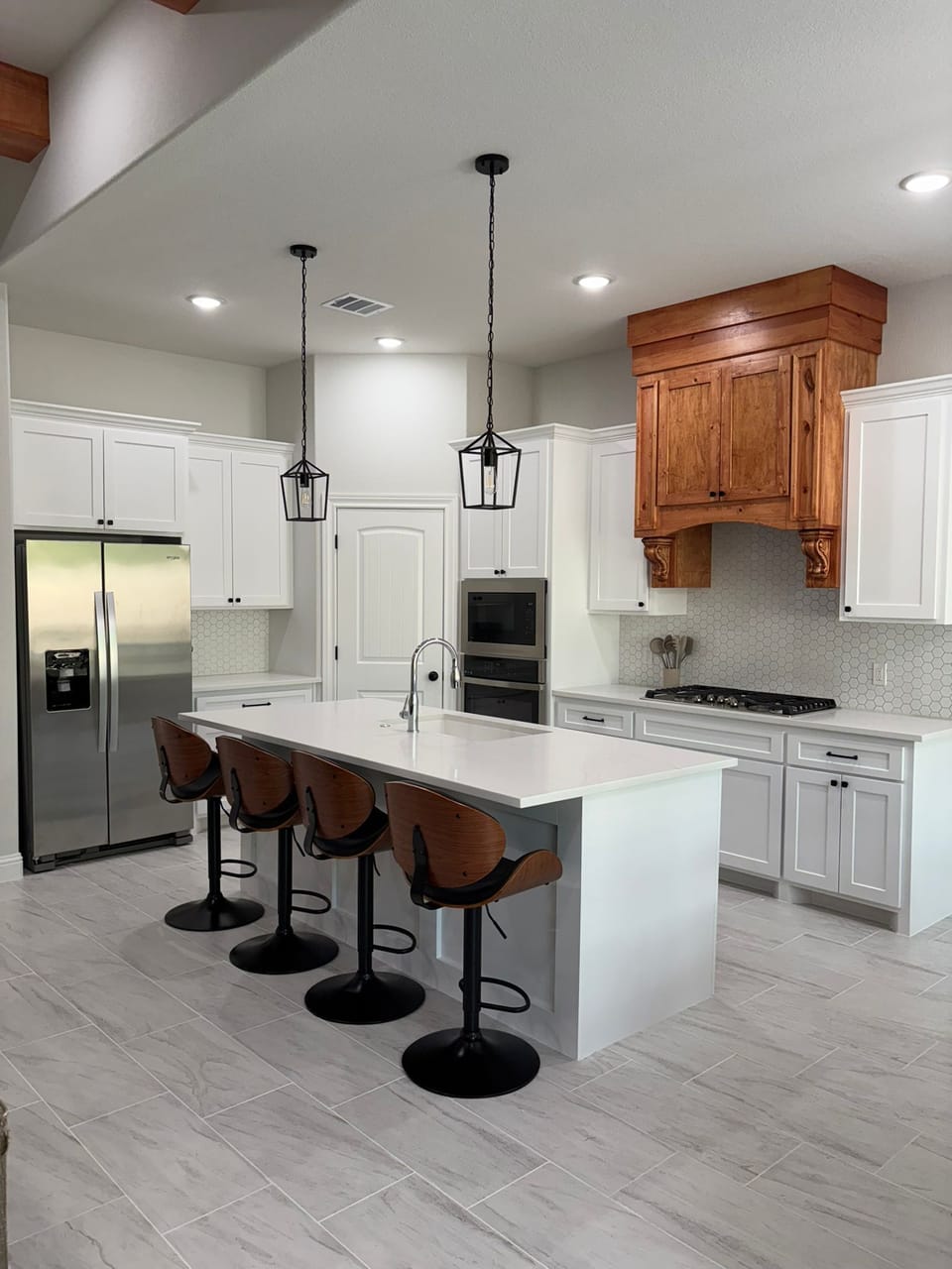Full kitchen