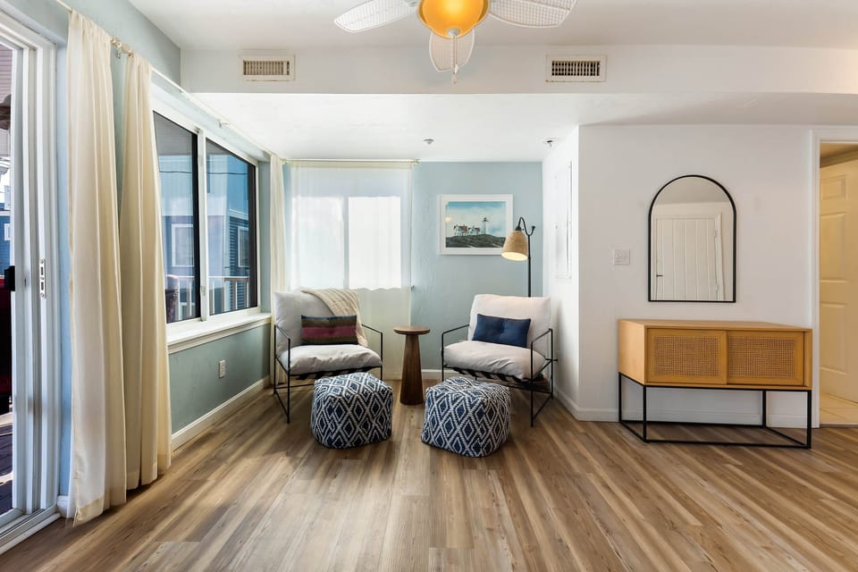 Sitting/reading nook off living room