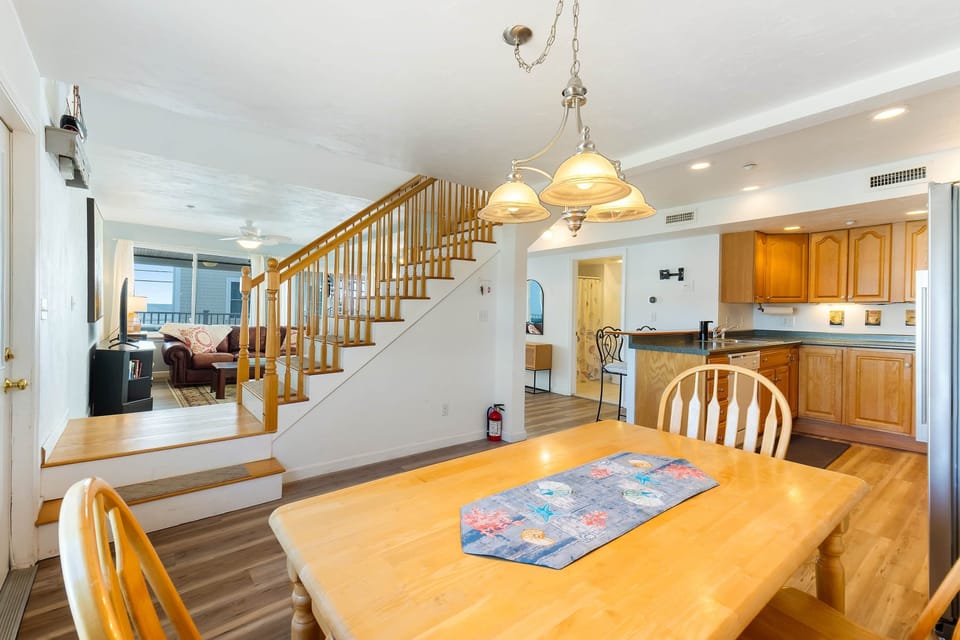 Dining area into kitchen