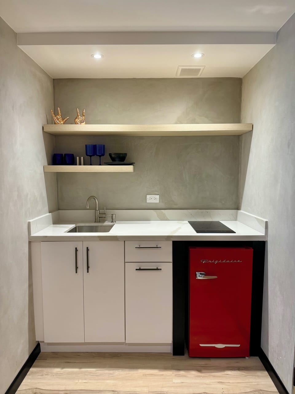 Each of our Deluxe Suites is equipped with a convenient kitchenette for your comfort and ease.