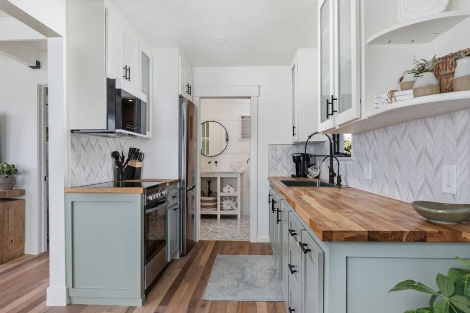 Fully equipped kitchen for gourmet meals